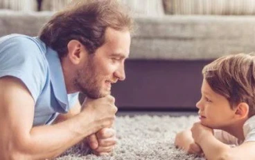 علاقه الاب بابنه وطريقه معاملته في الاسلام