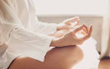 هل التأمل يساعد على تحسين العلاقات مع الآخرين؟