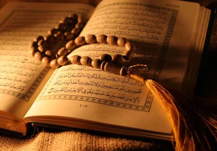 عنوان القصة: "حين أزهر اللوز في كانون"