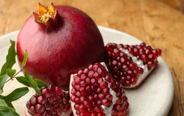 فوائد الرمان المذهلة للجسم والبشرة والشعر ولماذا يجب تناوله يوميًا