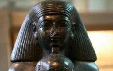 سننموت: مهندس الدير البحري وركيزة حكم الملكة حتشبسوت