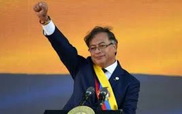 رئيس كولومبيا... صوت الضمير الذي هزّ صمت العرب!**