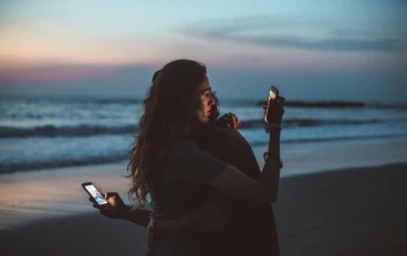 اقتصاد الاهتمام: كيف نحمي عقولنا من الاستهلاك الرقمي