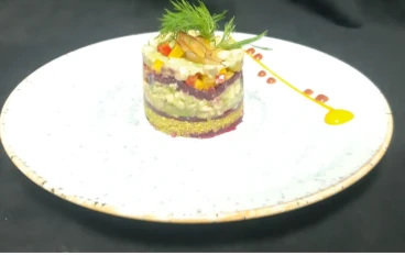 سلطة وحساء الكينوا خالي من الجلوتين