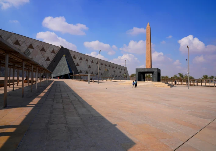 أهم القطع الأثريه المعروضه في المتحف المصري الكبير