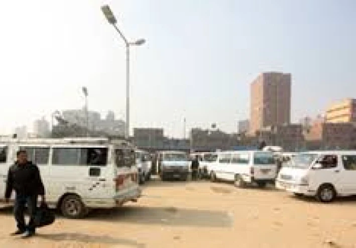 ظاهرة تشغيل الأغاني   بصوت عالي في التكاتك وعربيات السيرفيس… إزعاج يومي وقانون غائب