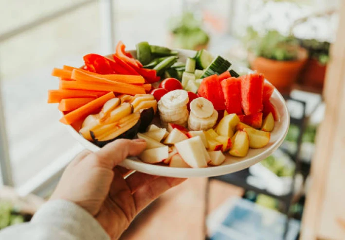 هل تأكل صحيًا فعلاً؟ اكتشف الأخطاء الشائعة في نظامك الغذائي