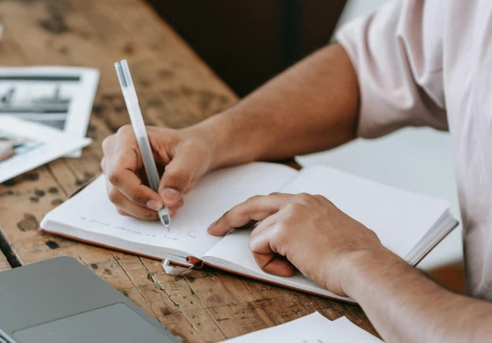 5 أخطاء قاتلة يرتكبها المبتدئون في الاستثمار وكيف تتجنبها بخطة ذكية