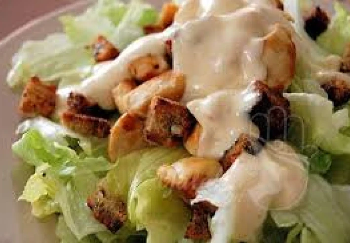 🥗 طريقة تحضير سلطة سيزر الأصلية: وصفة لذيذة بخطوات سهلة