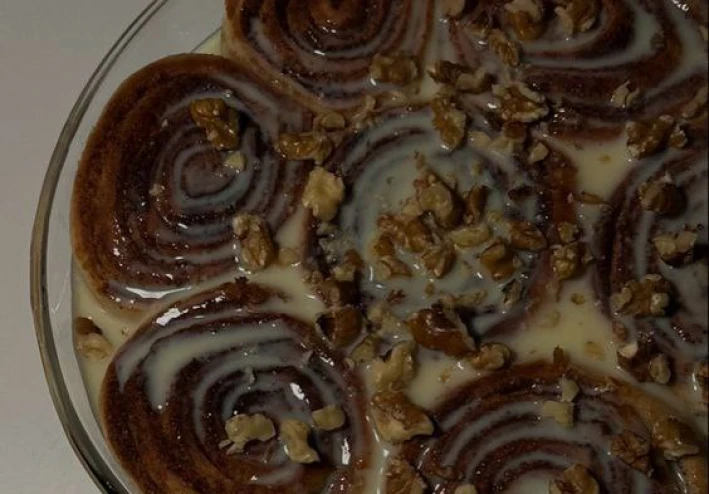 “طريقة عمل السينابون في المنزل بقوام هش وصوص كريمي”،