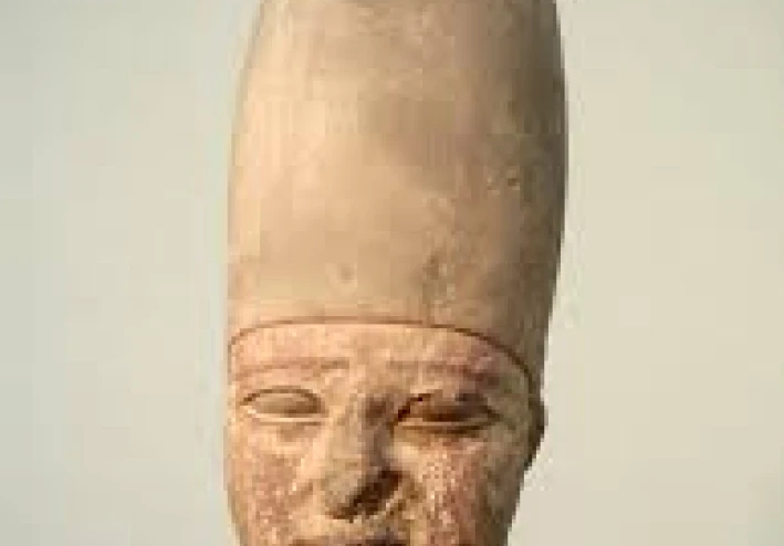 "منتحوتب الثالث: وريث التوحيد وباني النهضة في المملكة الوسطى"