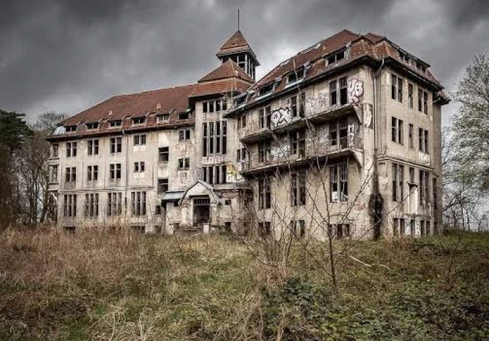 الغرفة رقم ١٣.. حيث لا ينعكس الوجه