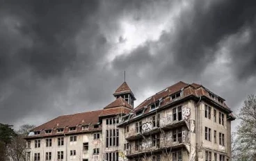 الغرفة رقم ١٣.. حيث لا ينعكس الوجه