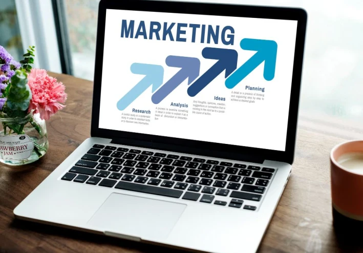 كيف تبني علامة تجارية قوية باستخدام التسويق الشامل