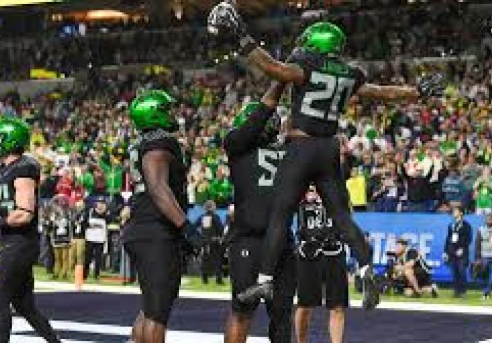 Moore’s Masterclass: Oregon Crushes Minnesota 42-13 Behind Dante’s Command