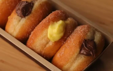 دليل شامل لعمل الدونتس المحشية مع أفضل أفكار الحشوات (كاسترد – شوكولاتة – لوتس)