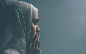 ظِلّ الغيرة: اعترافات طبيبة نفسية دمّرت أقرب صديقة لها