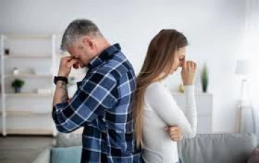 مقارنة زوجتك  بالآخرين: خطأ قاتل للعواطف يهدد الحياة الزوجية