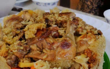 🍽️ مقلوبة القرنبيط بالدجاج: وصفة لذيذة وسهلة بطعم شرقي أصيل