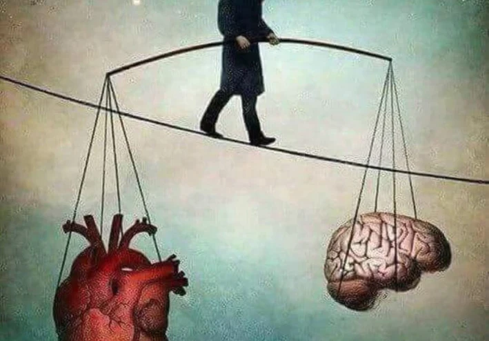 صراع القلب والعقل: جدلية الروح والمنطق في اتخاذ القرارات المصيرية