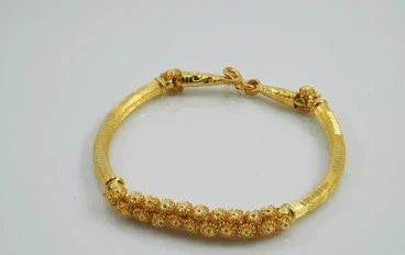 سعر جرام الذهب عيار 21 في مصر: تحليل مفصل للعوامل المؤثرة وتوقعات السوق.