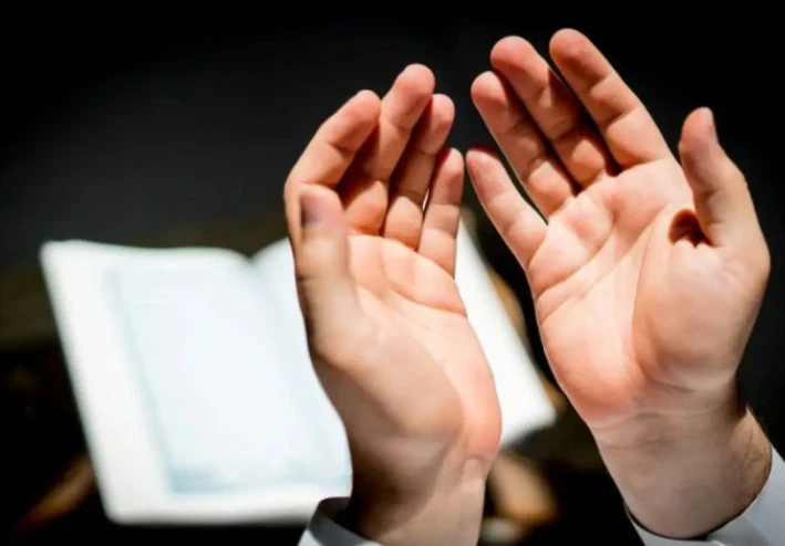 القرب من الله ليس حاجزاً بين الشاب  طموحاته