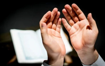 القرب من الله ليس حاجزاً بين الشاب  طموحاته 