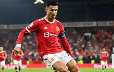 قصة كرستيانو رونالدو مع مانشستر يونايتد في عام 2008 عندم فاجأ العالم بإنجازاته التي لم تتكرر في التاريخ.  