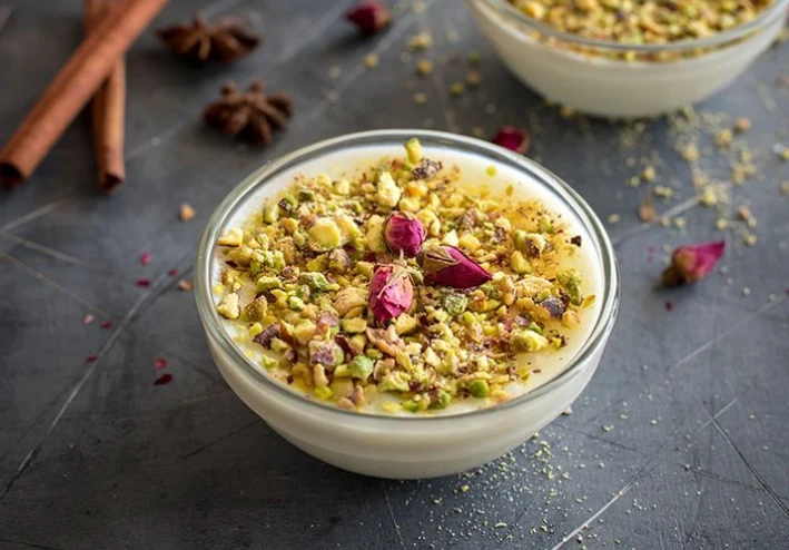 🥣 طريقة عمل المهلبية المصرية اللذيذة – دليلك لتحضير الحلو الشعبي بسهولة