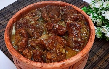 🍲 طريقة عمل اللحمة بالبصل – وصفة مصرية شهية وسهلة التحضير