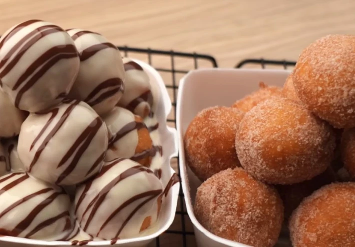 كرات السينابون اللذيذة (السينابون بايتس) : وصفة سهلة وسريعة تناسب الفطور والحفلات