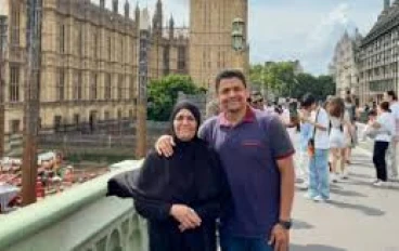 قصة كفاح الدكتور أحمد إبراهيم… من طفل أمام حيطة مهدومة إلى دكتور كبير في أوروبا**