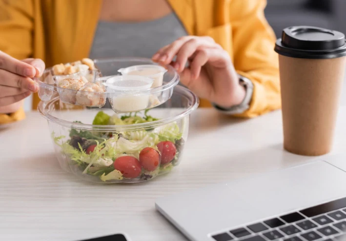 يعطي خبير التغذية مفاتيح الاستمتاع بالطعام والحفاظ على حياة نشطة دون هواجس