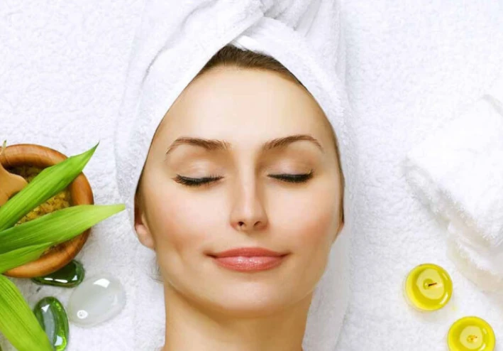 روتين بسيط ومجرب لتفتيح البشرة 3 درجات ونضارتها في أسبوع فقط