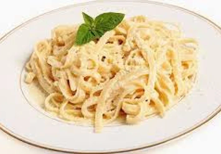 🍝✨ طريقة عمل فوتشيني ألفريدو الكريمية — نكهة فاخرة بلمسة منزلية