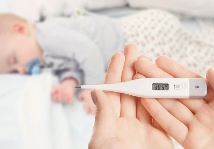 📌 كيفية التعامل مع الحرارة والتشنج الحراري لدى الأطفال: دليل شامل للأهالي لحماية أطفالهم