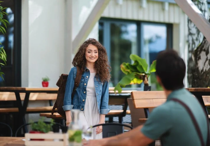 حين يجمع القدر قلبين لم يتوقعا اللقاء