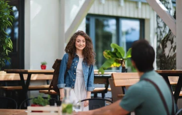 حين يجمع القدر قلبين لم يتوقعا اللقاء