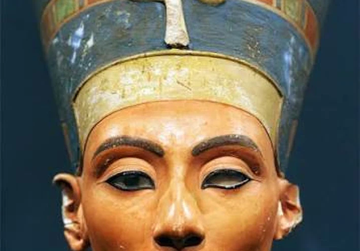 سرقة تمثال رأس نفرتيتي.