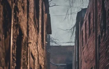 طريق العمل الضيق