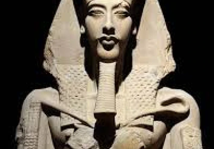 إخناتون: الفرعون الثائر وموحد الإله