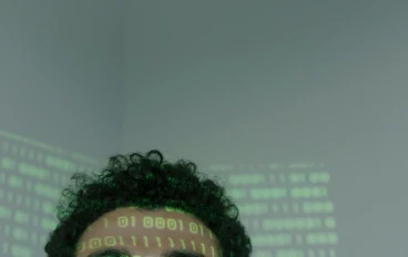 الخصوصية في خطر: كيف يجمع الذكاء الاصطناعي بياناتنا بلا توقف؟