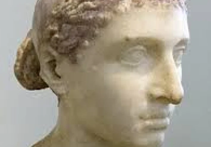 كليوباترا السابعة: السيرة التاريخية الكاملة من الصعود إلى السقوط