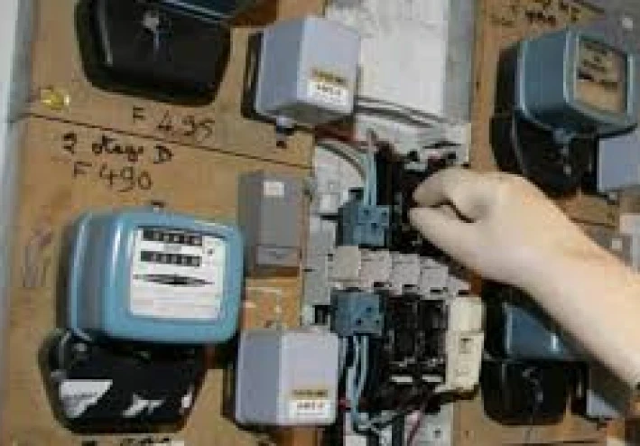 من الحبس إلى السجن.. عقوبات جديدة تنتظر المتورطين في سرقة الكهرباء**  تفاصيل تغليظ العقوبات على جرائم الكهرباء في القانون الجديد