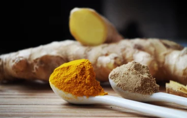 💛 الكركم: السلاح الذهبي الطبيعي لتخفيف الألم وتعزيز الصحة!
