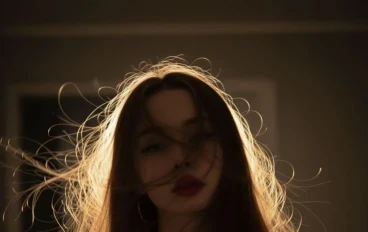 الأناقة والموضة… تفاصيل صغيرة بتغيّر شكل كبير.