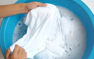 🥼 إزالة جميع أنواع البقع من الملابس: دليلك الشامل للتنظيف الفعّال دون إتلاف الأقمشة