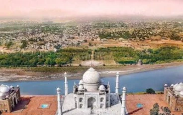 تاج محل الذي بناه الملك شاه جهان لزوجته ممتاز