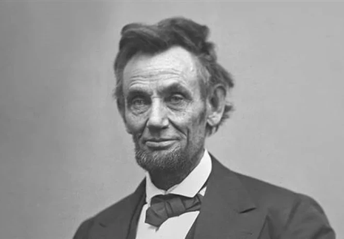 أبراهام لنكولن: الرئيس الذي قاد الولايات المتحدة نحو الوحدة والحرية