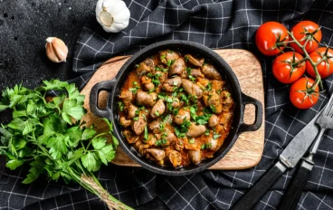 🍽️🔥 طريقة عمل الكبدة الإسكندراني بالبصل والطماطم — نكهة مصرية أصلية لا تُقاوم